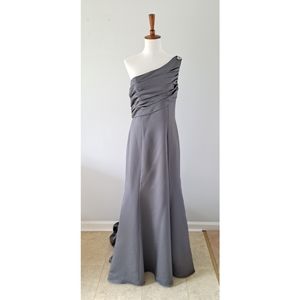 NWT Alfred Angelo 7379L charcoal gown size 6